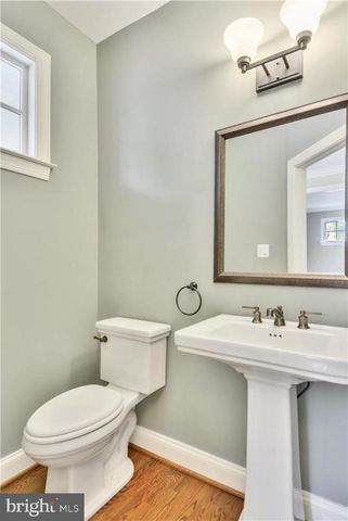 2205 N EDISON ST N, Arlington, VA 22207