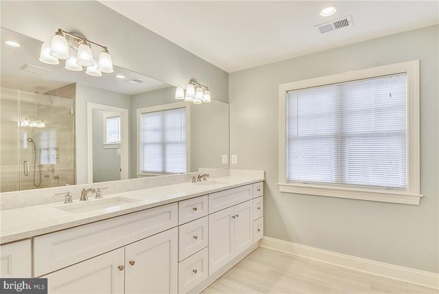 2205 N EDISON ST N, Arlington, VA 22207
