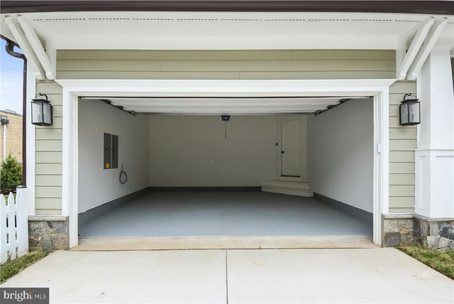 2205 N EDISON ST N, Arlington, VA 22207