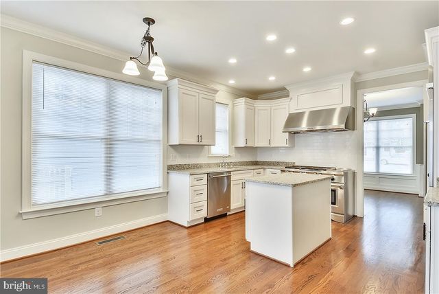 2205 N EDISON ST N, Arlington, VA 22207
