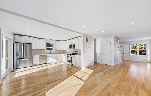 14 Ravenswood, Providence, RI 02908