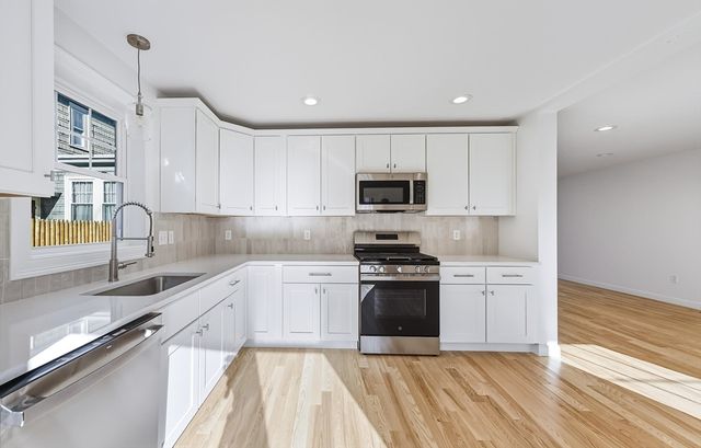 14 Ravenswood, Providence, RI 02908