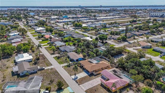 1314 SE 43rd TER, Cape Coral, FL 33904