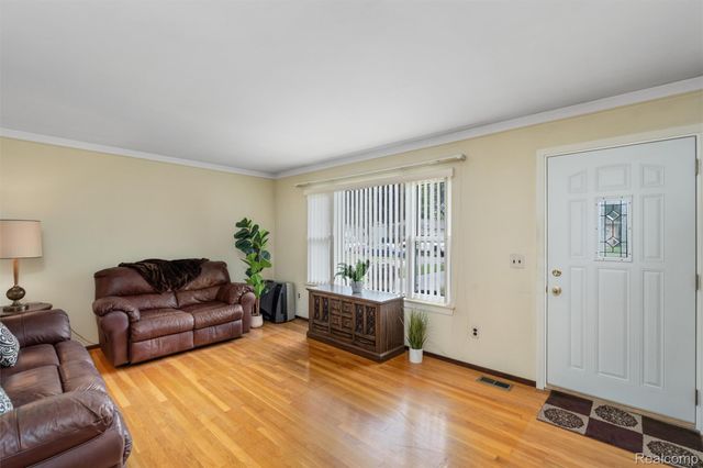 19462 Brandt Street, Roseville, MI 48066