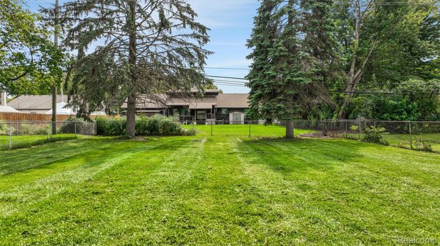 19462 Brandt Street, Roseville, MI 48066