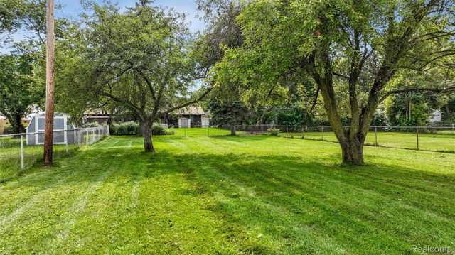 19462 Brandt Street, Roseville, MI 48066