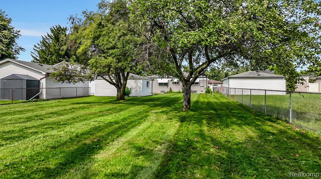 19462 Brandt Street, Roseville, MI 48066