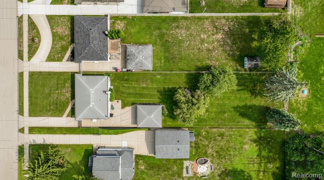 19462 Brandt Street, Roseville, MI 48066