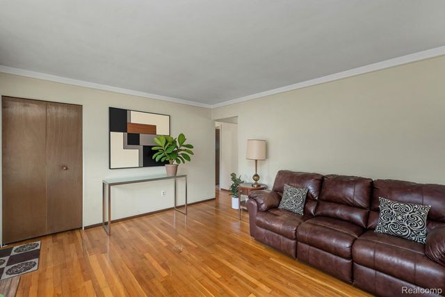 19462 Brandt Street, Roseville, MI 48066