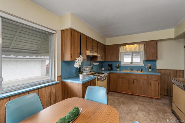 19462 Brandt Street, Roseville, MI 48066