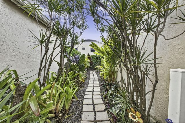 2085 Chagall Circle, West Palm Beach, FL 33409