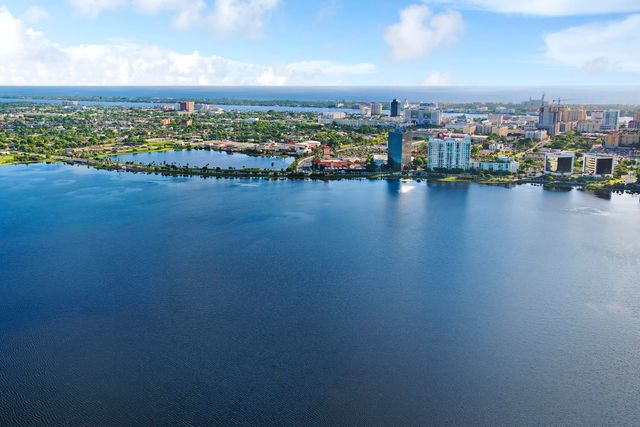 2085 Chagall Circle, West Palm Beach, FL 33409