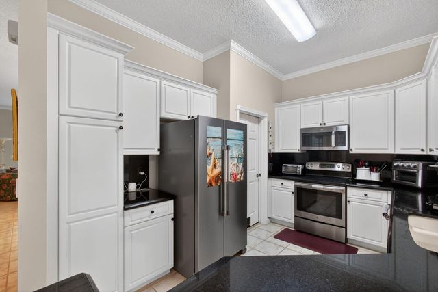 2085 Chagall Circle, West Palm Beach, FL 33409