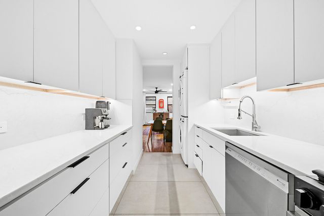 319 E 105th St Apt 4D, New York City, NY 10029