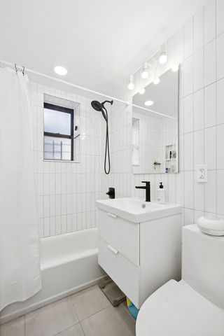 319 E 105th St Apt 4D, New York City, NY 10029