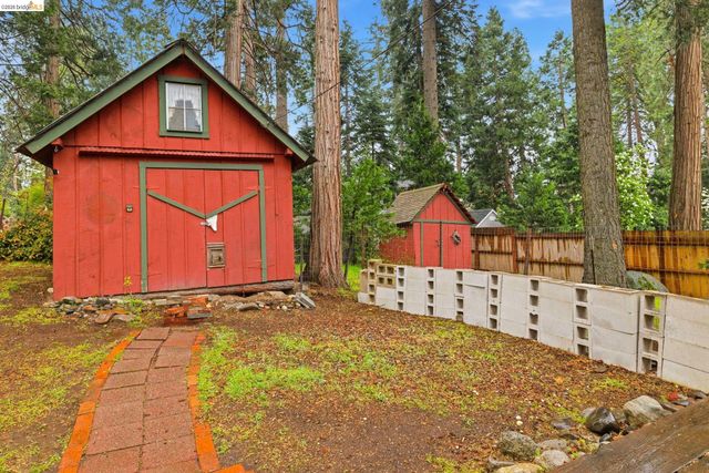 24249 Sugar Pine Rd, Mi Wuk Village, CA 95346