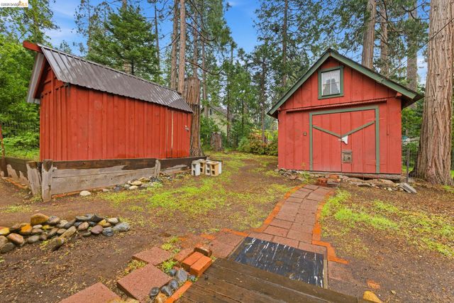24249 Sugar Pine Rd, Mi Wuk Village, CA 95346