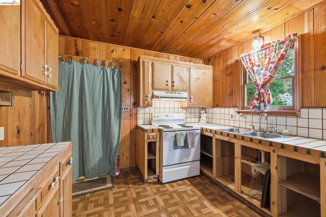 24249 Sugar Pine Rd, Mi Wuk Village, CA 95346