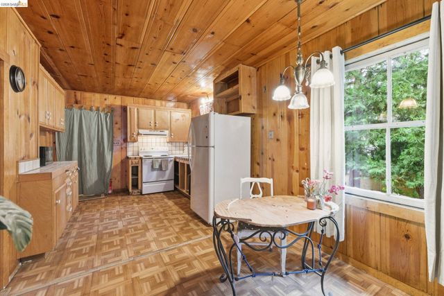 24249 Sugar Pine Rd, Mi Wuk Village, CA 95346