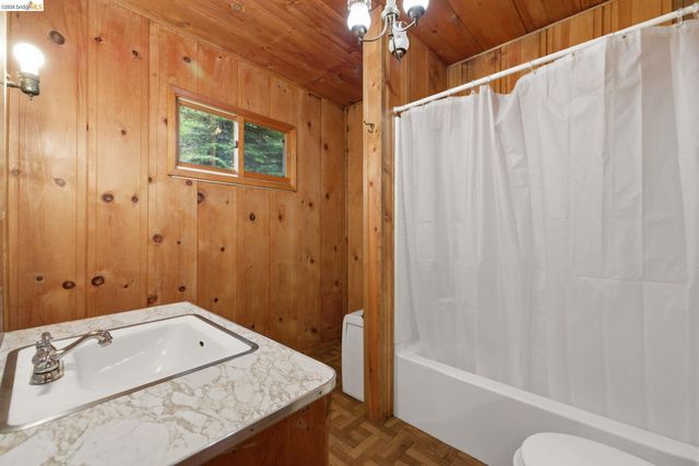 24249 Sugar Pine Rd, Mi Wuk Village, CA 95346