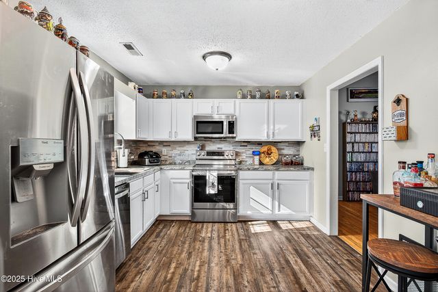 109 Jenna Rea Road, Hubert, NC 28539