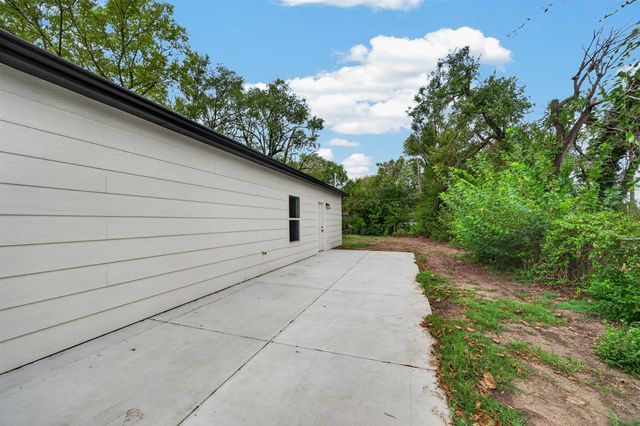 1745 N Chautauqua, Wichita, KS 67214