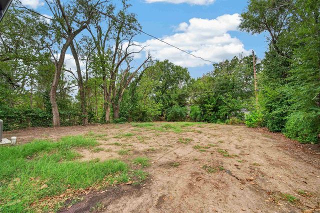 1745 N Chautauqua, Wichita, KS 67214