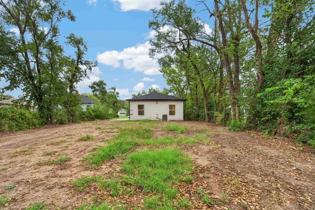 1745 N Chautauqua, Wichita, KS 67214