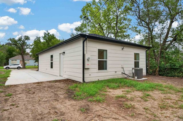 1745 N Chautauqua, Wichita, KS 67214