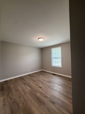 401 Watts Dr, Columbia, TN 38401