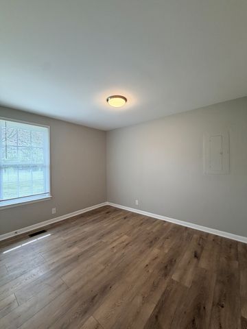 401 Watts Dr, Columbia, TN 38401