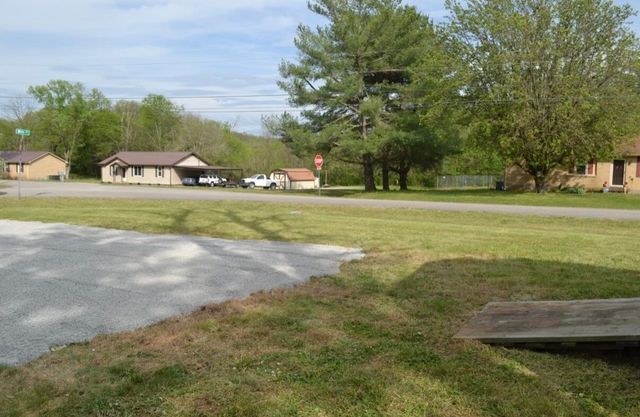 401 Watts Dr, Columbia, TN 38401