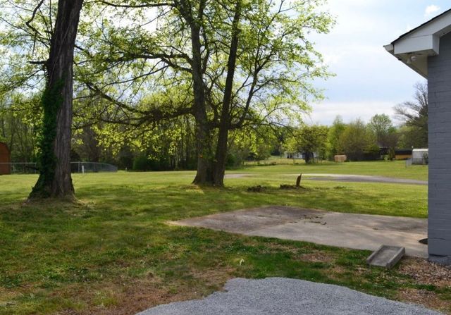 401 Watts Dr, Columbia, TN 38401