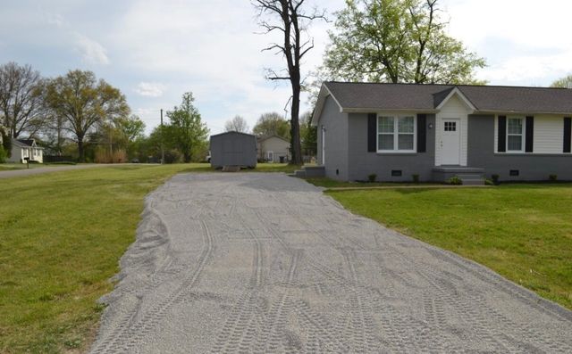 401 Watts Dr, Columbia, TN 38401