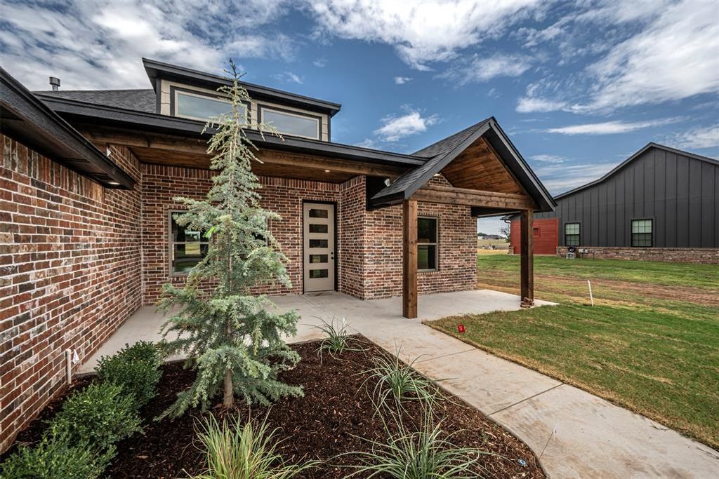 1106 County Street 2958, Tuttle, OK 73089