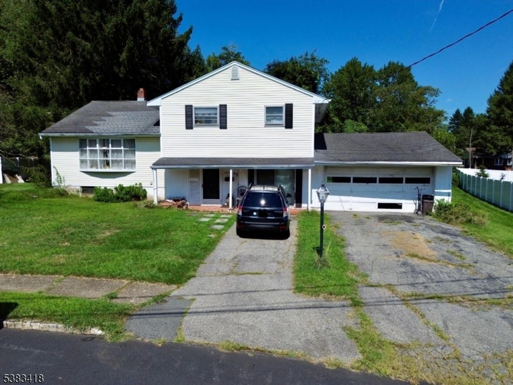 14 Honeyman Dr, Roxbury Twp., NJ 07876