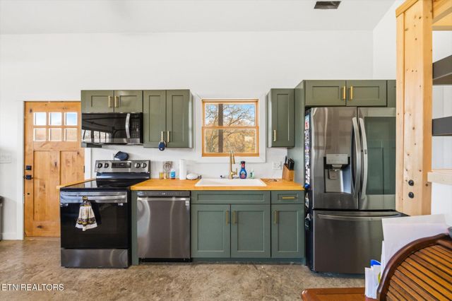 244 County Road 709, Riceville, TN 37370