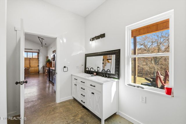 244 County Road 709, Riceville, TN 37370