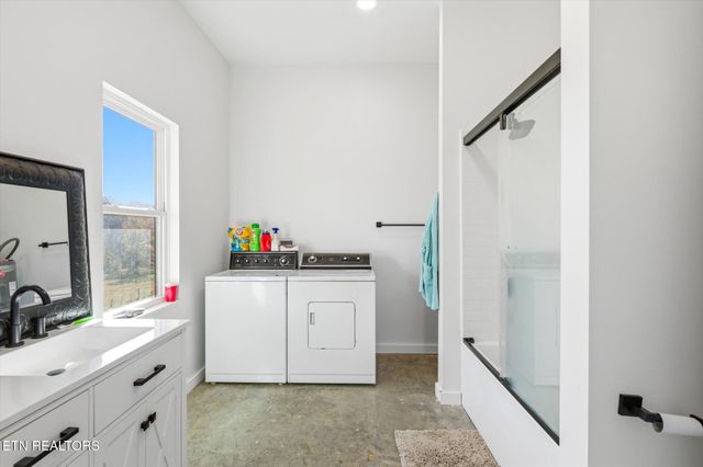 244 County Road 709, Riceville, TN 37370