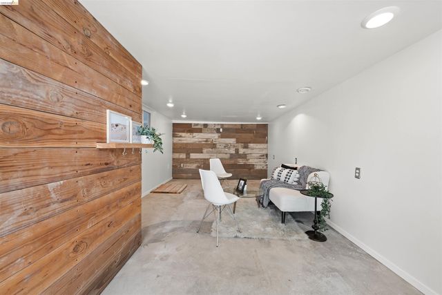 4833 Shetland Ave., Oakland, CA 94605