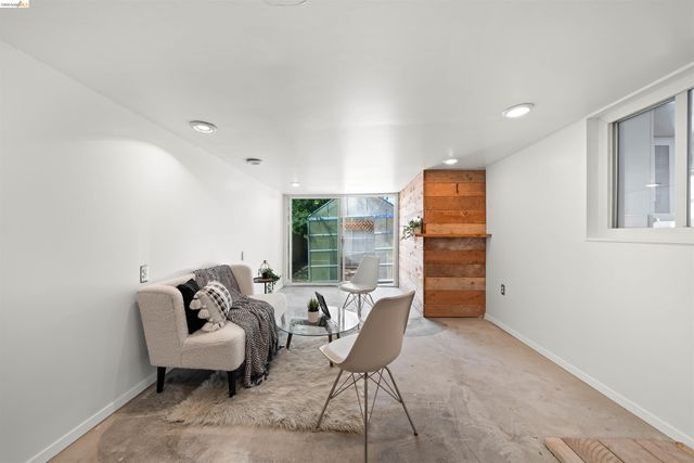 4833 Shetland Ave., Oakland, CA 94605