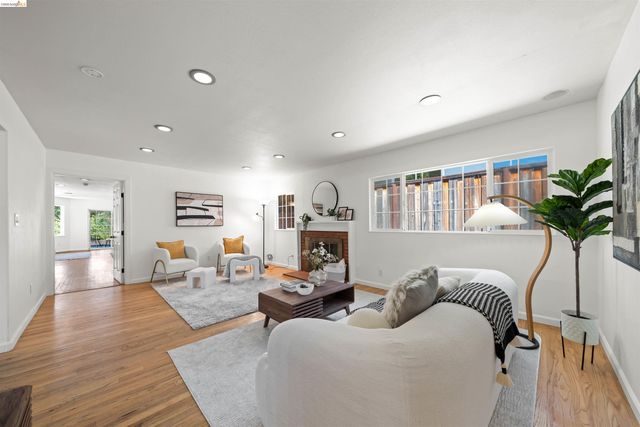 4833 Shetland Ave., Oakland, CA 94605