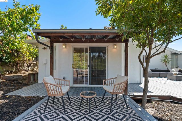 4833 Shetland Ave., Oakland, CA 94605