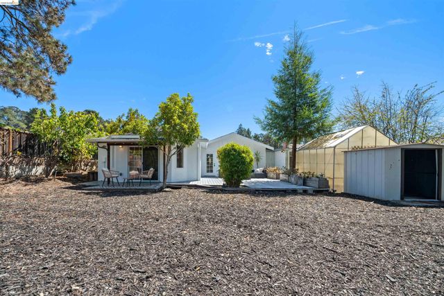 4833 Shetland Ave., Oakland, CA 94605