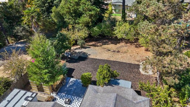 4833 Shetland Ave., Oakland, CA 94605