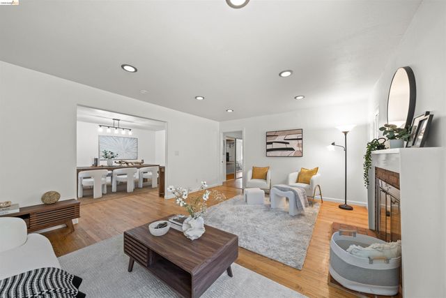 4833 Shetland Ave., Oakland, CA 94605