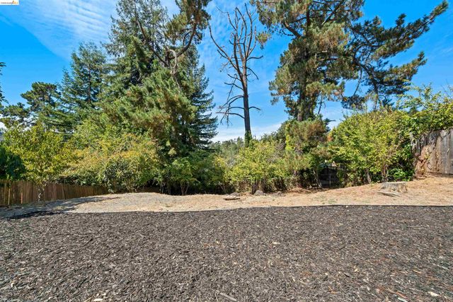 4833 Shetland Ave., Oakland, CA 94605