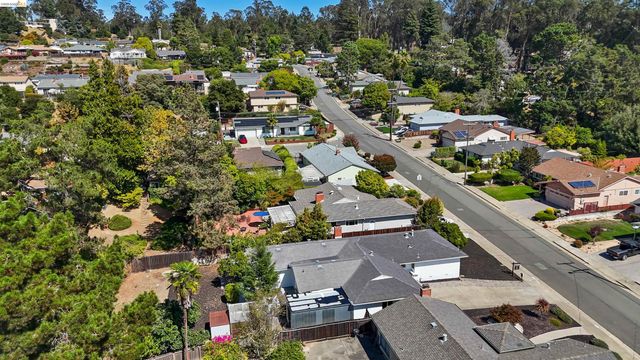 4833 Shetland Ave., Oakland, CA 94605
