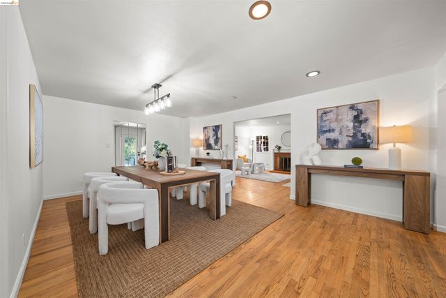 4833 Shetland Ave., Oakland, CA 94605