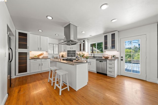 4833 Shetland Ave., Oakland, CA 94605